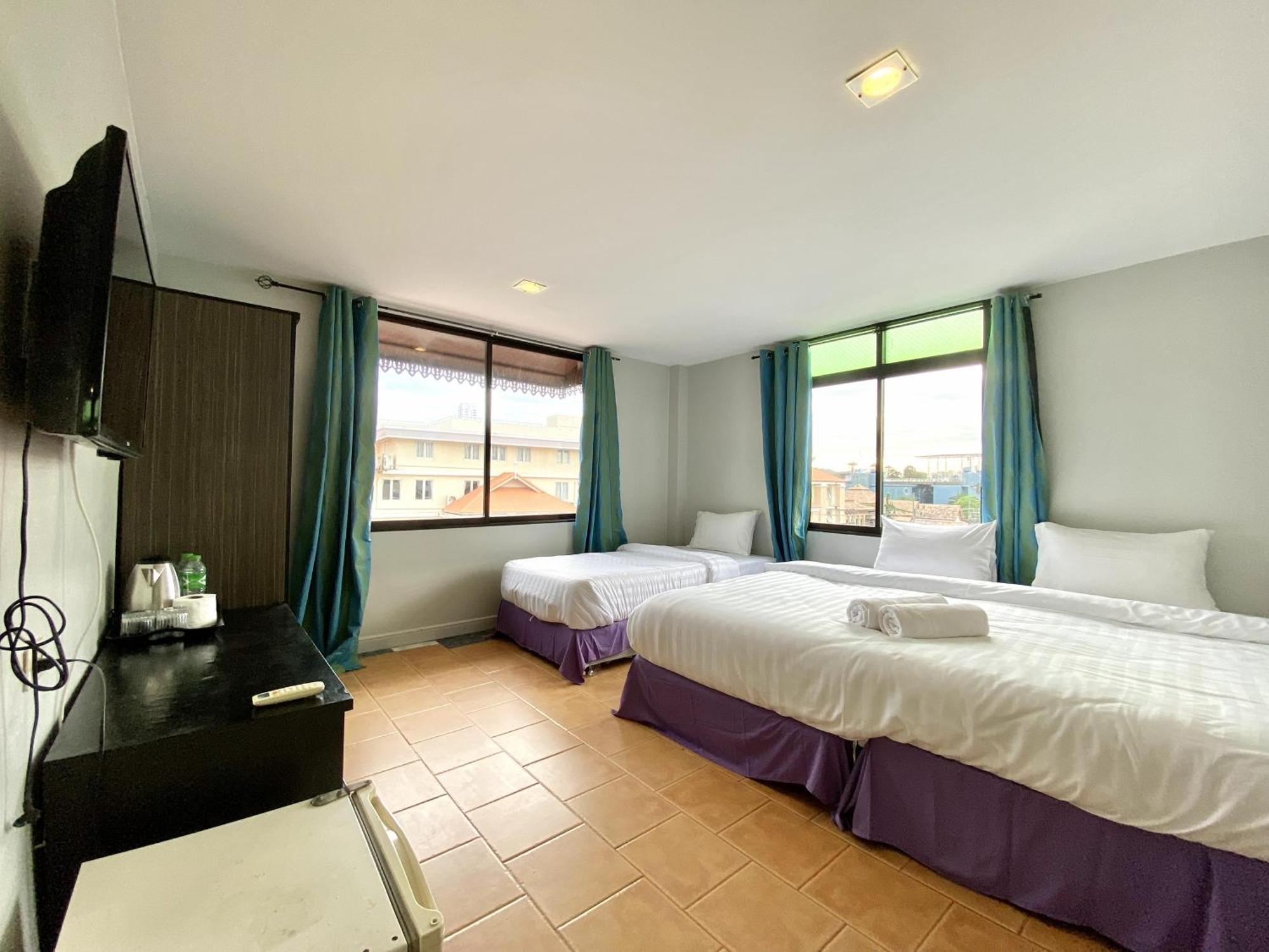 Beachwalk Minotel Patong 외부 사진