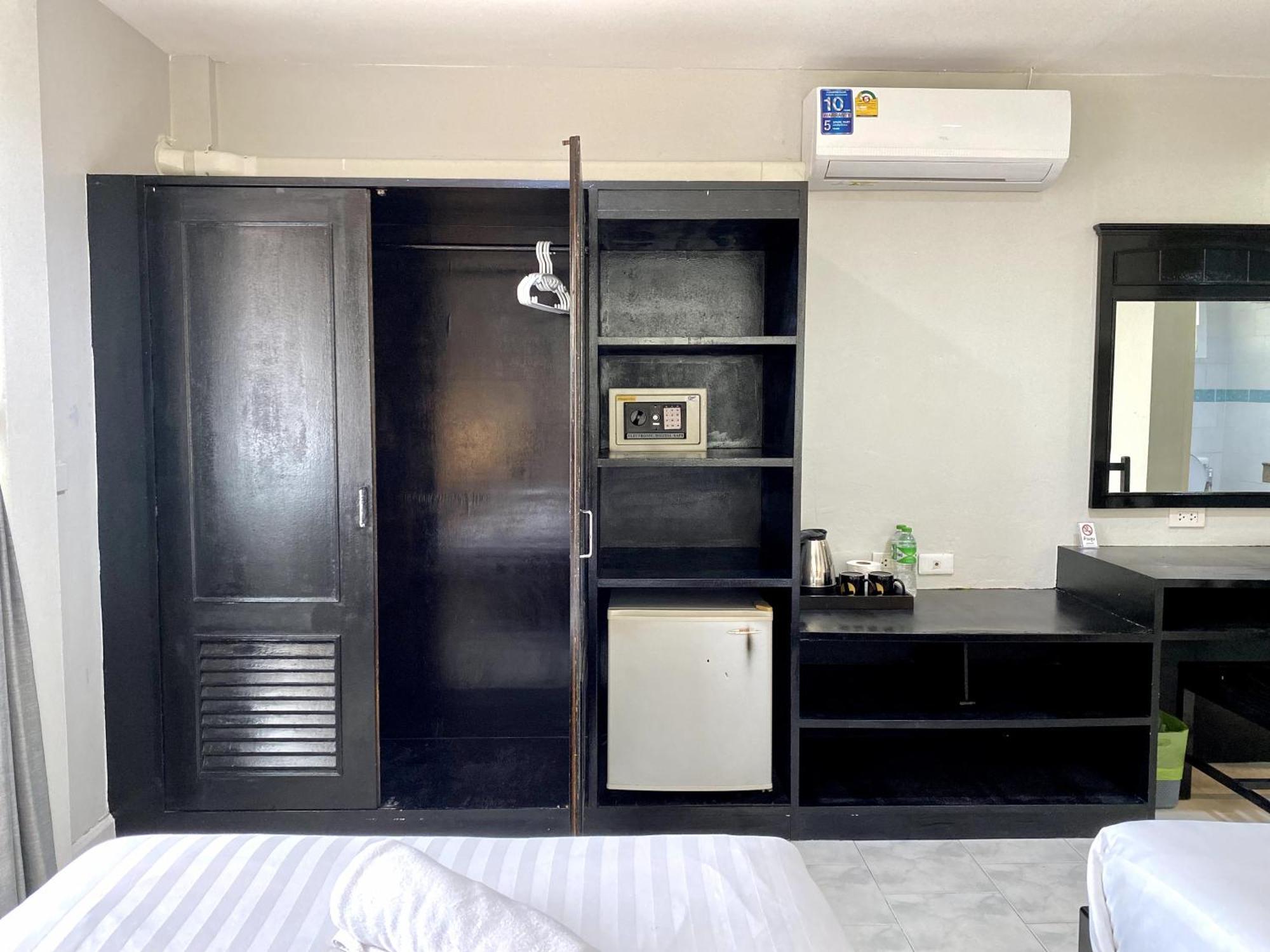 Beachwalk Minotel Patong 외부 사진